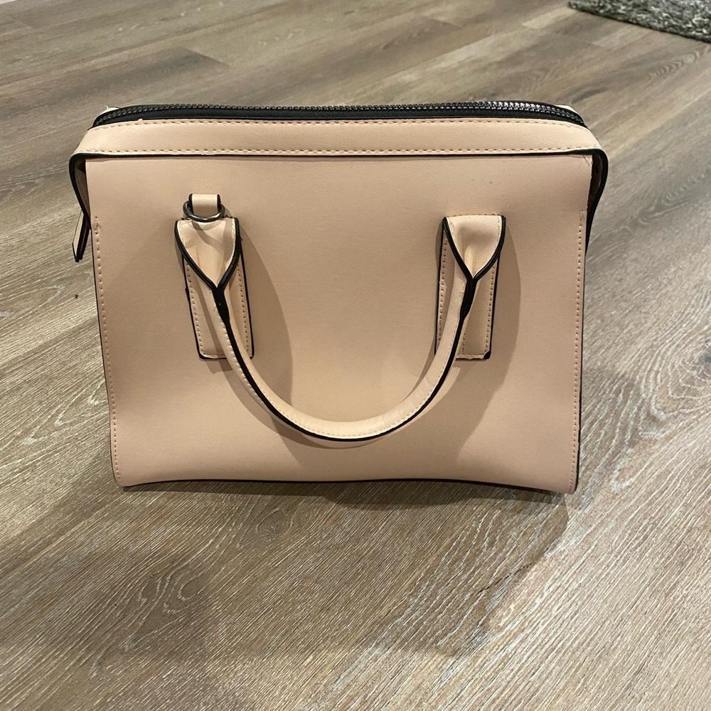 Women’s pale pink purse, detachable strap with handles and zipper, black inside